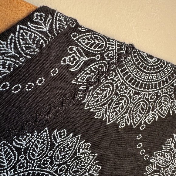 Faded Glory Women's Rayon 3/4 Sleeve 1/4 Button V-Neck Geometric Print Blouse L - Picture 6 of 14